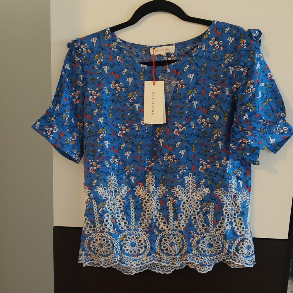 Solitaire embroidered blue top size M